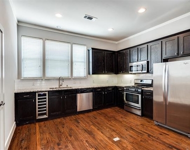 4323 Dickason Avenue - Photo Thumbnail 4