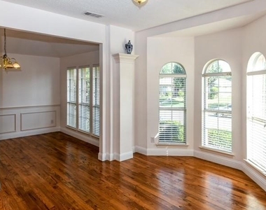 3719 Trailridge Drive - Photo Thumbnail 2