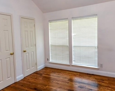 3719 Trailridge Drive - Photo Thumbnail 7