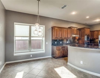 1905 Marshall Drive - Photo Thumbnail 6