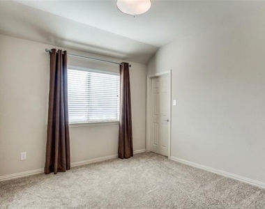 1905 Marshall Drive - Photo Thumbnail 17