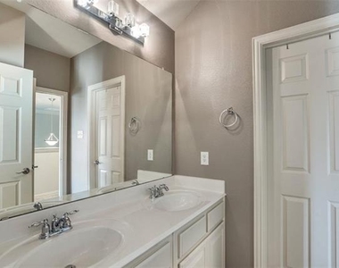 1905 Marshall Drive - Photo Thumbnail 18