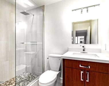 1530 S River Drive - Photo Thumbnail 14