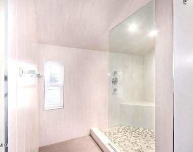 1530 S River Drive - Photo Thumbnail 12