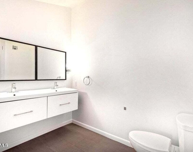 1530 S River Drive - Photo Thumbnail 11