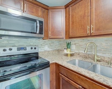 2903 Sw 11th Place N - Photo Thumbnail 1