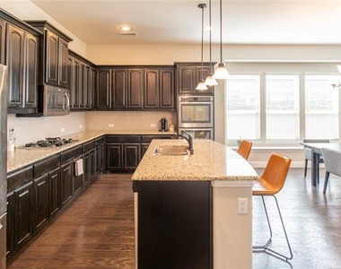 638 Brook Drive - Photo Thumbnail 7