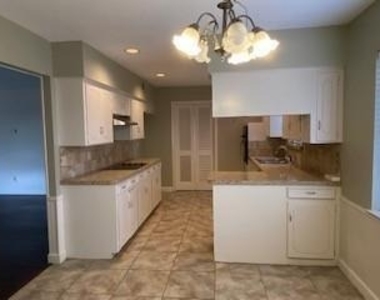 7405 Alto Caro Drive - Photo Thumbnail 4
