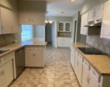 7405 Alto Caro Drive - Photo Thumbnail 5