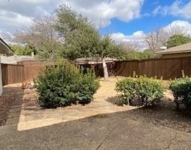 7405 Alto Caro Drive - Photo Thumbnail 6