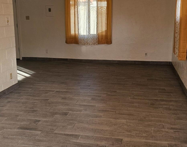 2138 E Turney Avenue - Photo Thumbnail 8