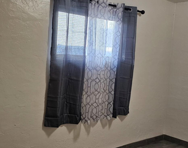 2138 E Turney Avenue - Photo Thumbnail 10