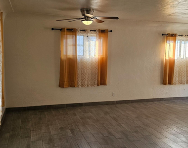 2138 E Turney Avenue - Photo Thumbnail 3
