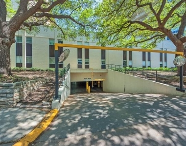 6211 W Northwest Highway - Photo Thumbnail 31