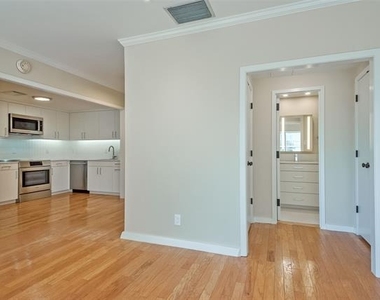 6211 W Northwest Highway - Photo Thumbnail 14