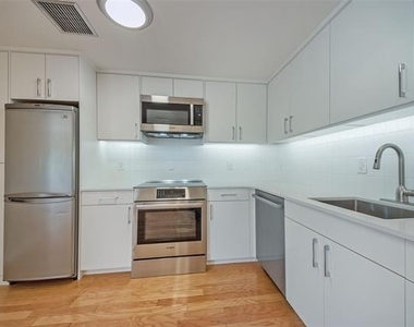 6211 W Northwest Highway - Photo Thumbnail 11