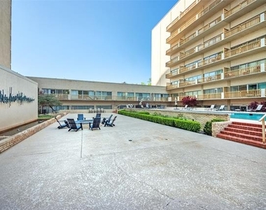 6211 W Northwest Highway - Photo Thumbnail 26