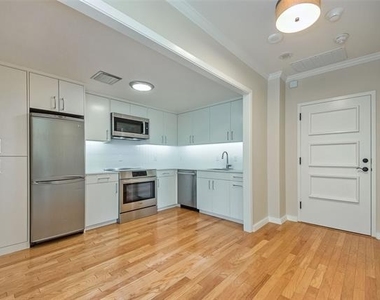 6211 W Northwest Highway - Photo Thumbnail 9