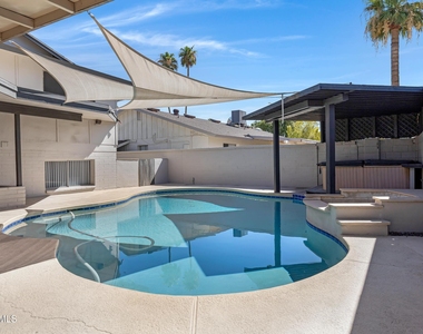 1627 E Fremont Drive - Photo Thumbnail 3