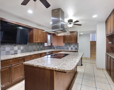 1627 E Fremont Drive - Photo Thumbnail 13