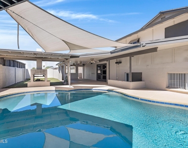 1627 E Fremont Drive - Photo Thumbnail 2