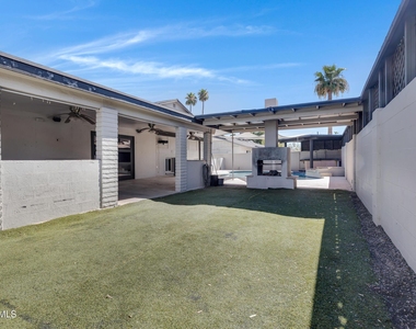 1627 E Fremont Drive - Photo Thumbnail 4