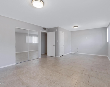 1627 E Fremont Drive - Photo Thumbnail 29