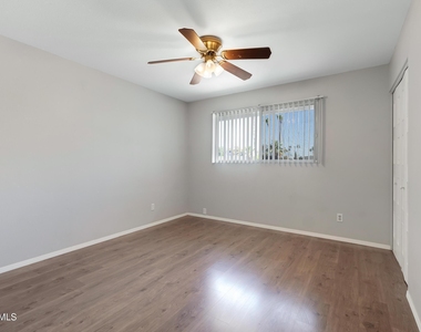 1627 E Fremont Drive - Photo Thumbnail 19