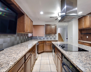 1627 E Fremont Drive - Photo Thumbnail 14