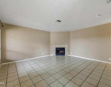 501 W Yukon Drive - Photo Thumbnail 3