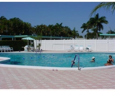 2556 E Dudley Dr Drive E - Photo Thumbnail 6