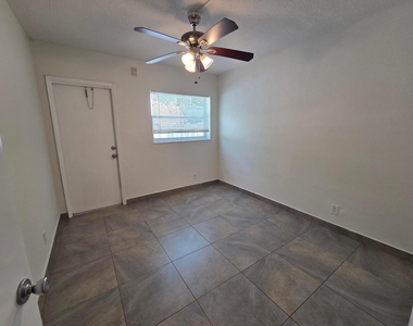 720 Ne 2nd Street - Photo Thumbnail 10