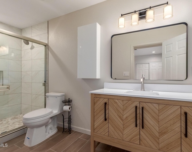 1628 E Del Rio Drive - Photo Thumbnail 18