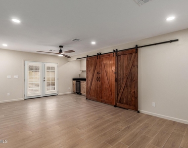 1628 E Del Rio Drive - Photo Thumbnail 10