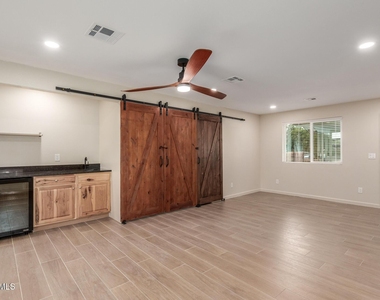 1628 E Del Rio Drive - Photo Thumbnail 8