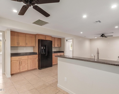 1628 E Del Rio Drive - Photo Thumbnail 4