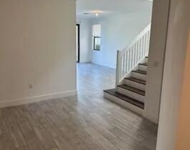 3016 King Palm Way - Photo Thumbnail 11