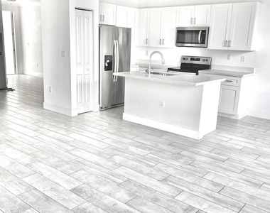 3016 King Palm Way - Photo Thumbnail 9