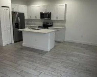 3016 King Palm Way - Photo Thumbnail 10