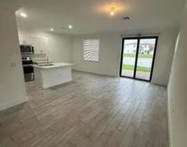 3016 King Palm Way - Photo Thumbnail 6