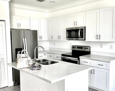 3016 King Palm Way - Photo Thumbnail 7
