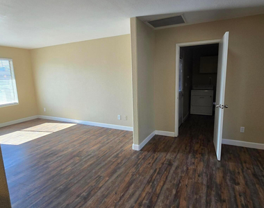 9002 W Roma Avenue - Photo Thumbnail 3