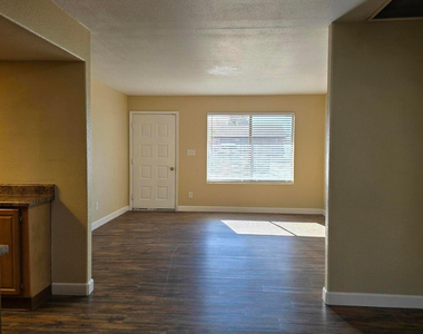 9002 W Roma Avenue - Photo Thumbnail 1