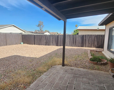 9002 W Roma Avenue - Photo Thumbnail 24