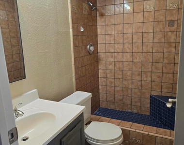 9002 W Roma Avenue - Photo Thumbnail 11