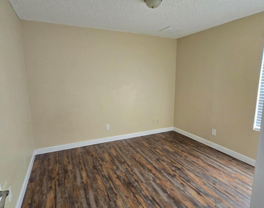 9002 W Roma Avenue - Photo Thumbnail 14
