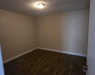 9002 W Roma Avenue - Photo Thumbnail 20