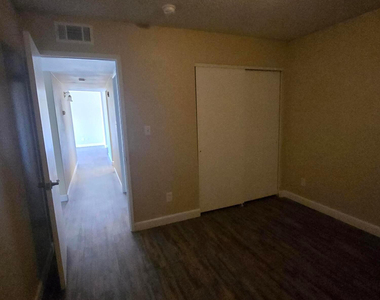 9002 W Roma Avenue - Photo Thumbnail 21