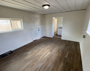 2926 W Granada Road - Photo Thumbnail 2