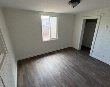 2926 W Granada Road - Photo Thumbnail 3